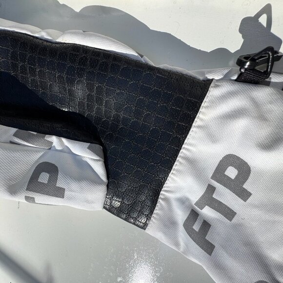 FTP x DC Shoes Collab Snow Mittens- Men Size L, Brand New Limited Edition - Picture 3 of 8